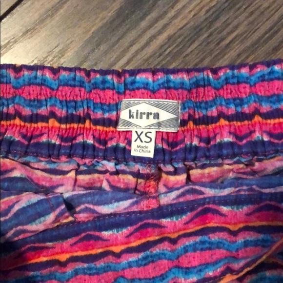 Kirra patterned short shorts with pockets! - Picture 2 of 4